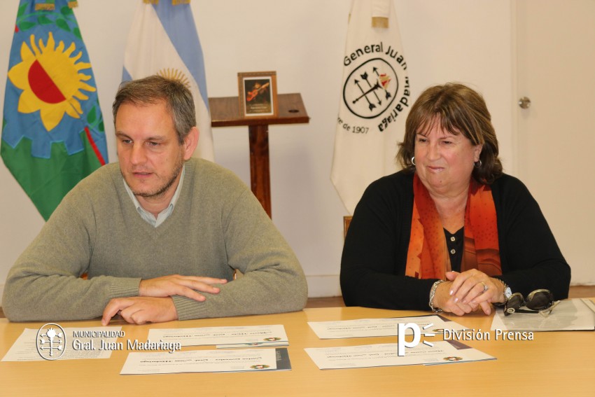 Santoro entreg reconocimientos a los artistas locales que no pudieron