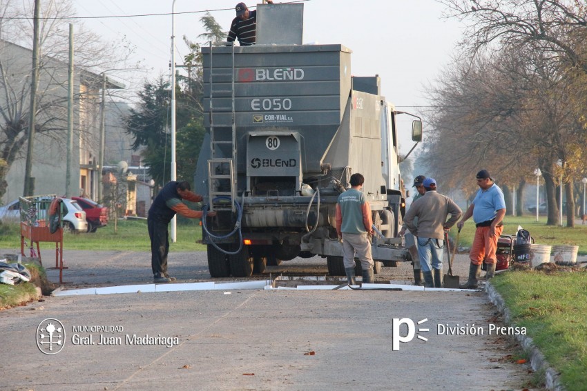 Persisten los trabajos de bacheo en la Av. Buenos Aires