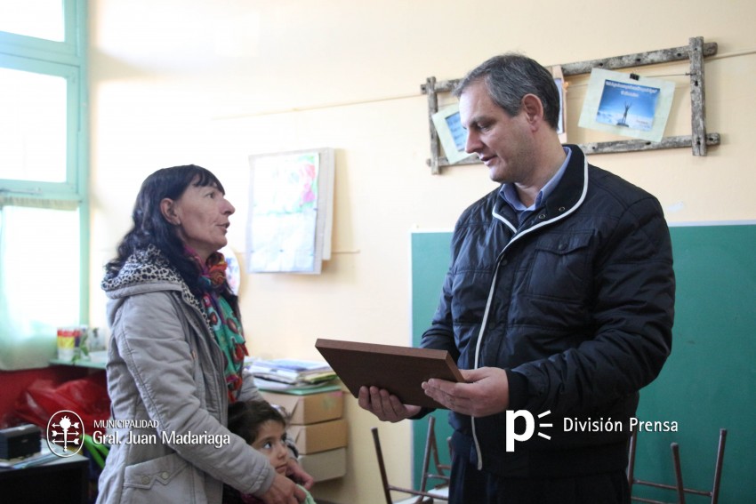 El intendente visit los establecimientos educativos del Paraje Santa 
