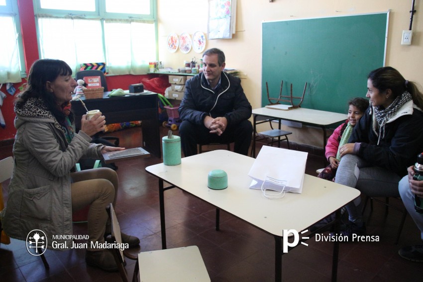 El intendente visit los establecimientos educativos del Paraje Santa 