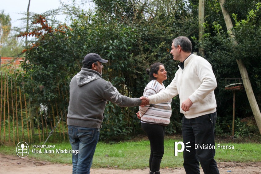 Santoro recorri y charl con vecinos en los barrios Los Pinos, San Ma