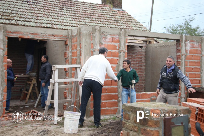 Santoro recorri y charl con vecinos en los barrios Los Pinos, San Ma