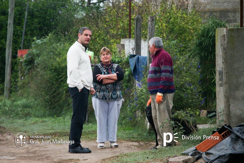 Santoro recorri y charl con vecinos en los barrios Los Pinos, San Ma