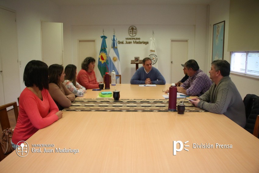 Santoro recibi a autoridades de la Escuela Tuy y del Jardn de Infan