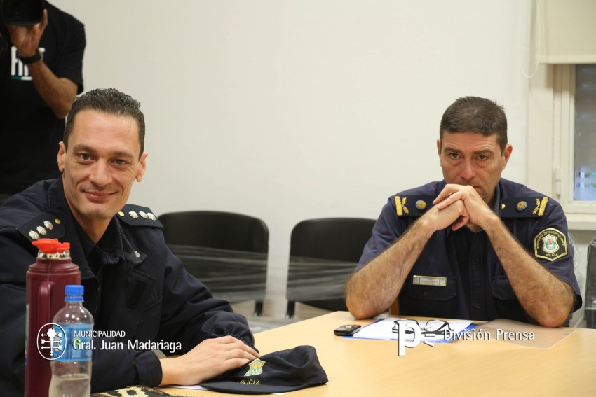 El jefe de la polica bonaerense visit Madariaga y dijo que el unifor