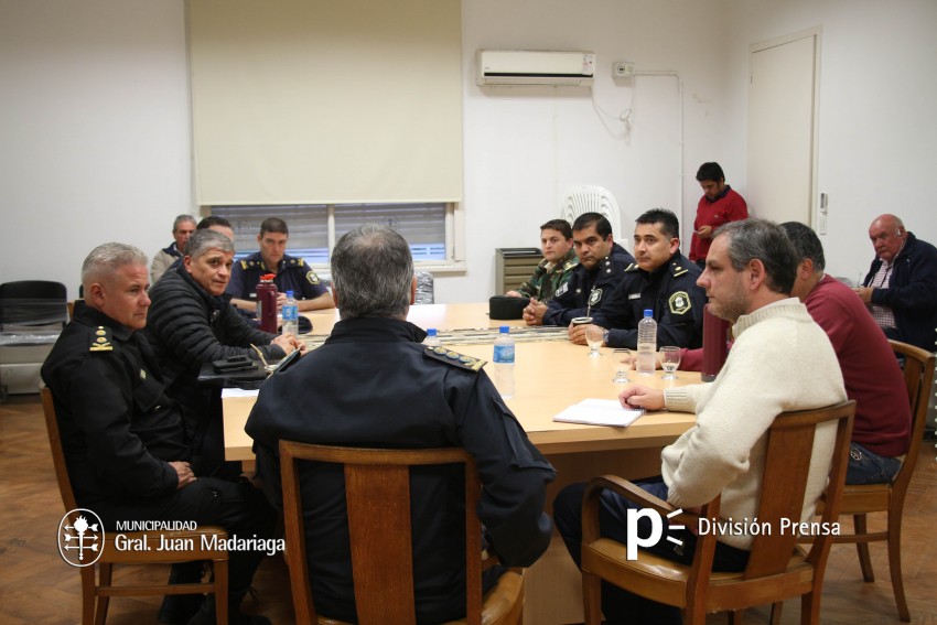 El jefe de la polica bonaerense visit Madariaga y dijo que el unifor
