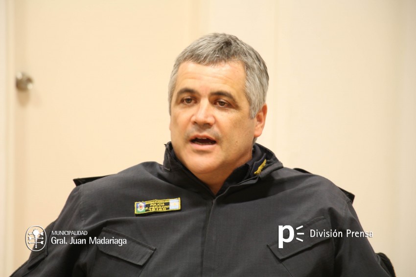 El jefe de la polica bonaerense visit Madariaga y dijo que el unifor