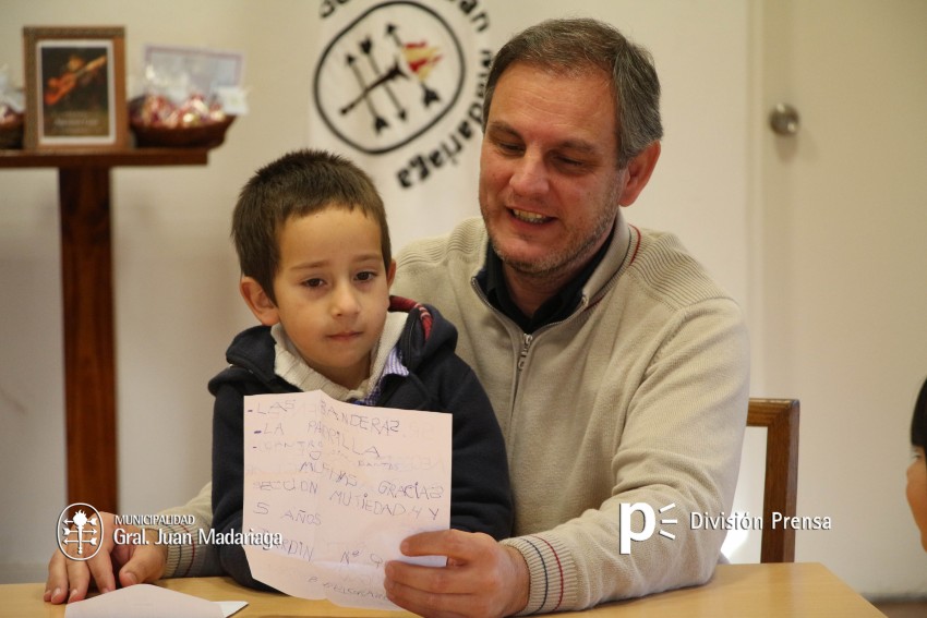 Santoro recibi a alumnos del Jardn Las Tunas