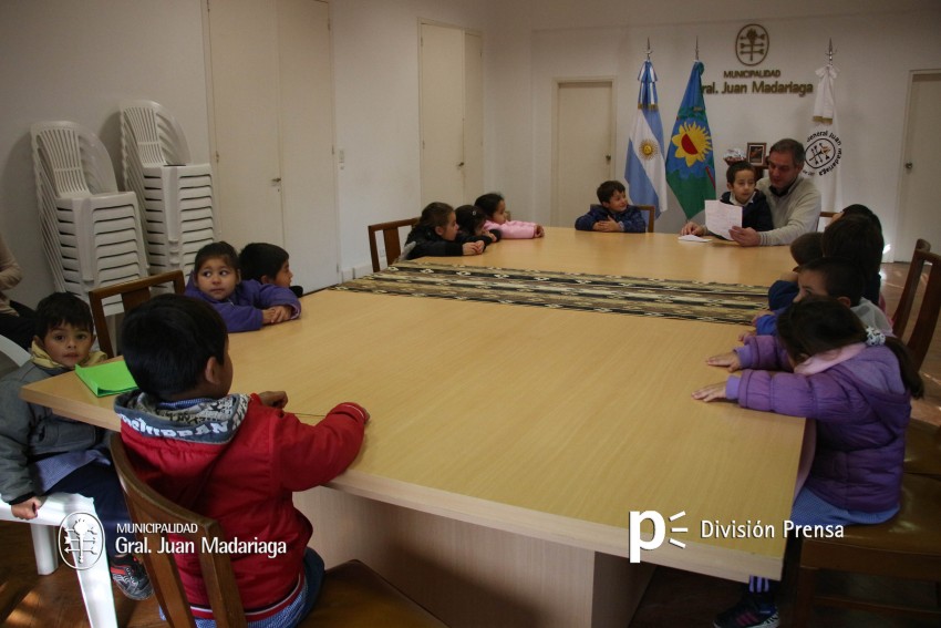 Santoro recibi a alumnos del Jardn Las Tunas