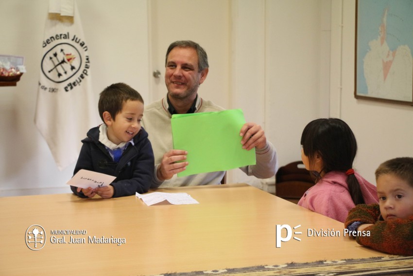Santoro recibi a alumnos del Jardn Las Tunas