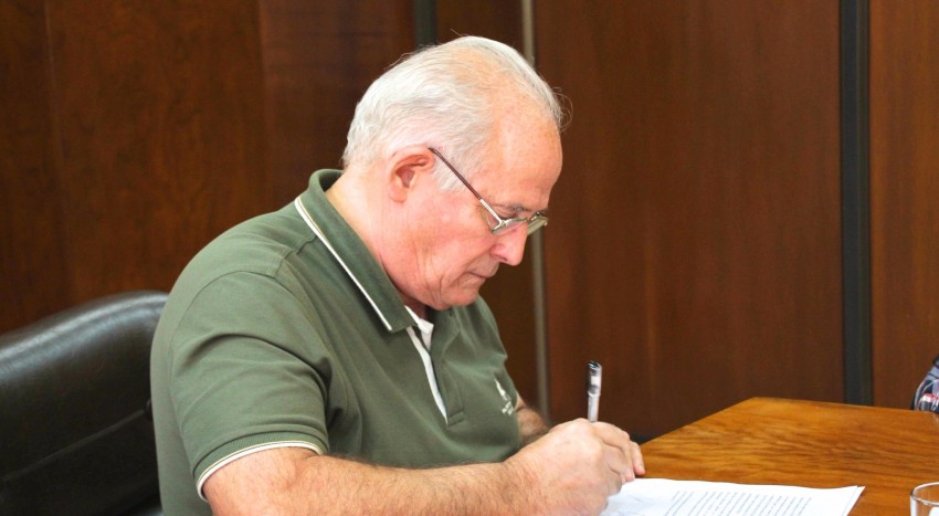 El municipio y COEMA firmaron convenio para llevar el tendido elctric