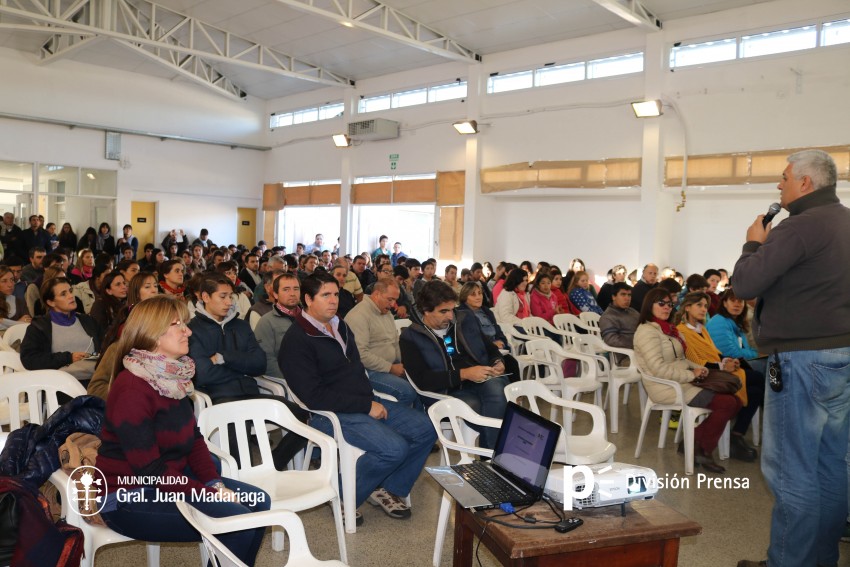 Gran asistencia de público en la jornada sobre buenas prácticas de apl