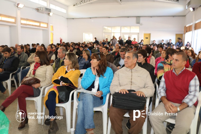 Gran asistencia de público en la jornada sobre buenas prácticas de apl