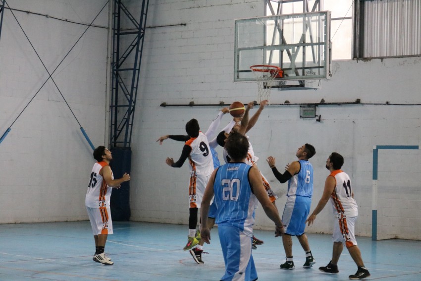 Madariaga cay ante Dolores en la apertura de la Liga Costera de Bsqu