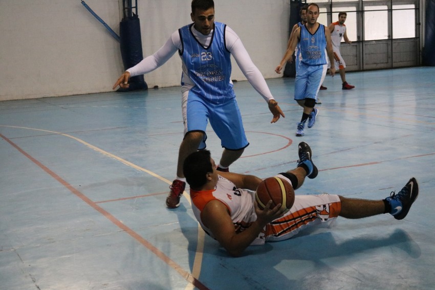 Madariaga cay ante Dolores en la apertura de la Liga Costera de Bsqu