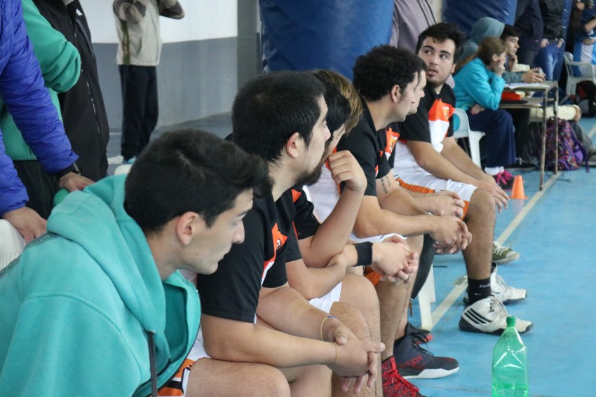 Madariaga cay ante Dolores en la apertura de la Liga Costera de Bsqu