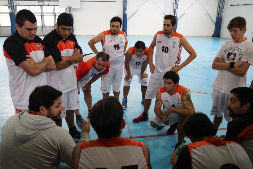 Madariaga cay ante Dolores en la apertura de la Liga Costera de Bsqu