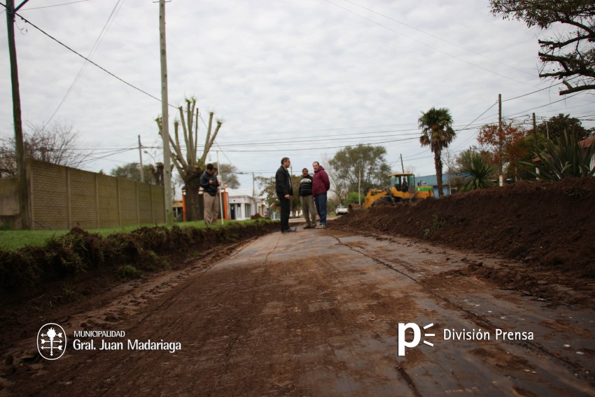 Iniciaron las obras del cordn cuneta en calle Arias