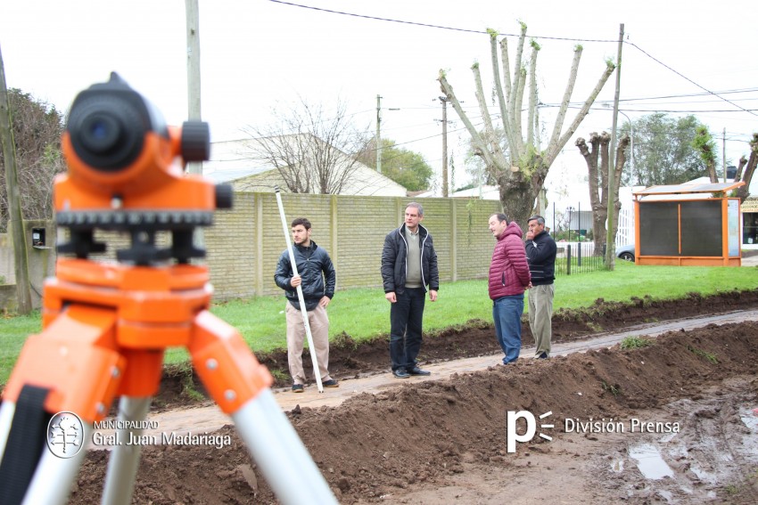 Iniciaron las obras del cordn cuneta en calle Arias