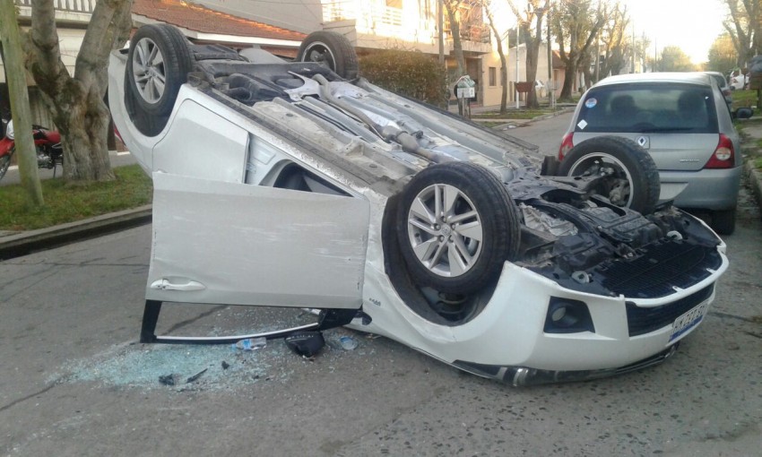 Choque y vuelco en Saavedra y Madariaga