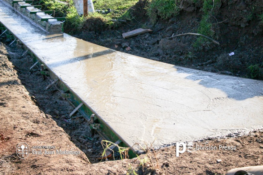 Cordn cuneta de calle Arias: comenzaron las tareas de relleno