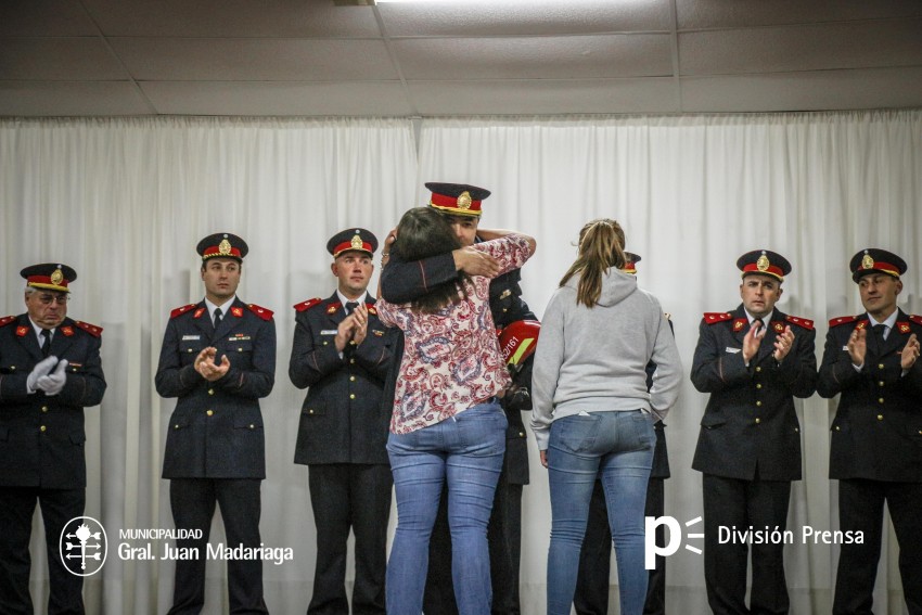 Ascensos, reconocimientos y emociones en el acto de Bomberos