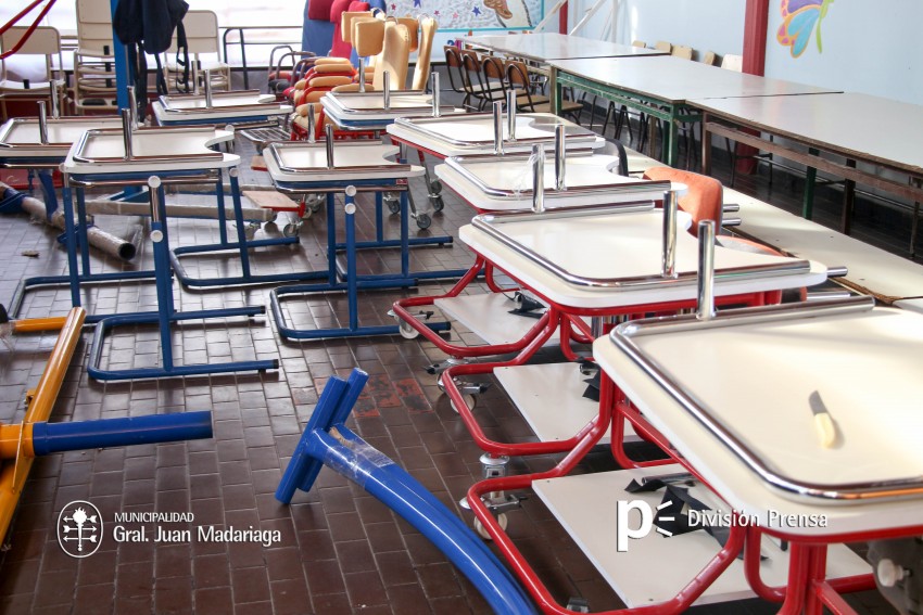 Contina la entrega de mobiliario en distintas instituciones educativa