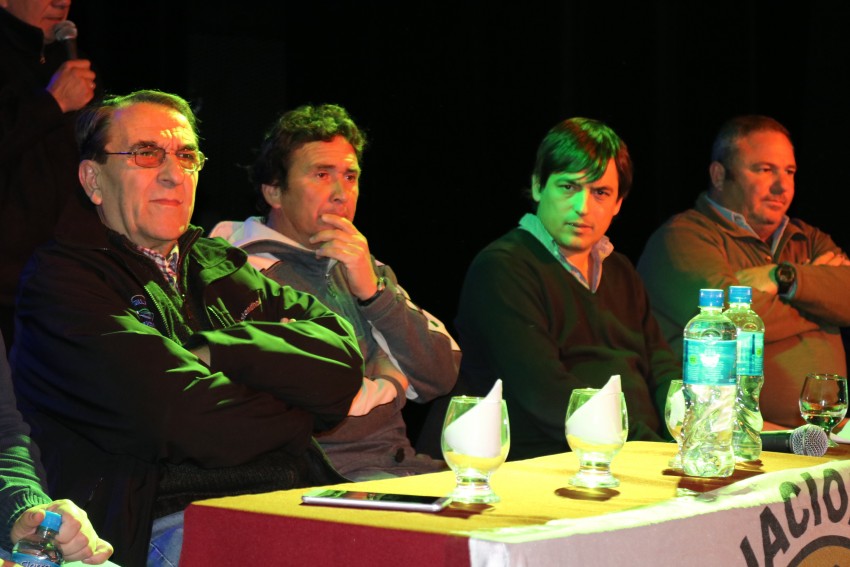 Los pilotos tuvieron una charla técnica y presentación de la competenc