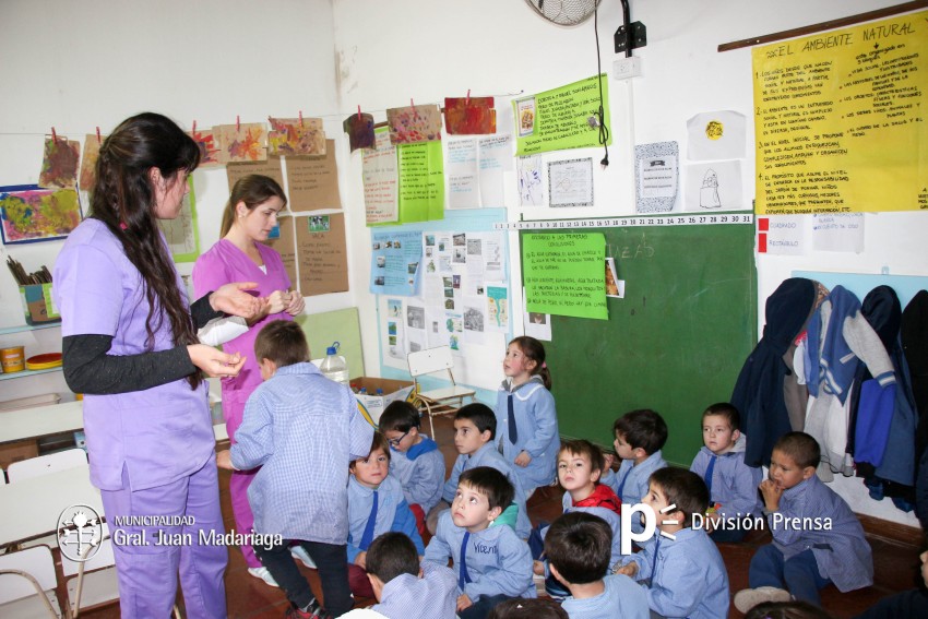Nenes del Jardn 902 recibieron una charla sobre la potabilidad del ag