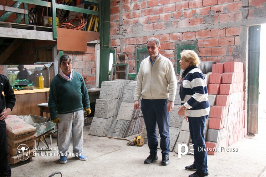 Santoro entreg mobiliario a FAE