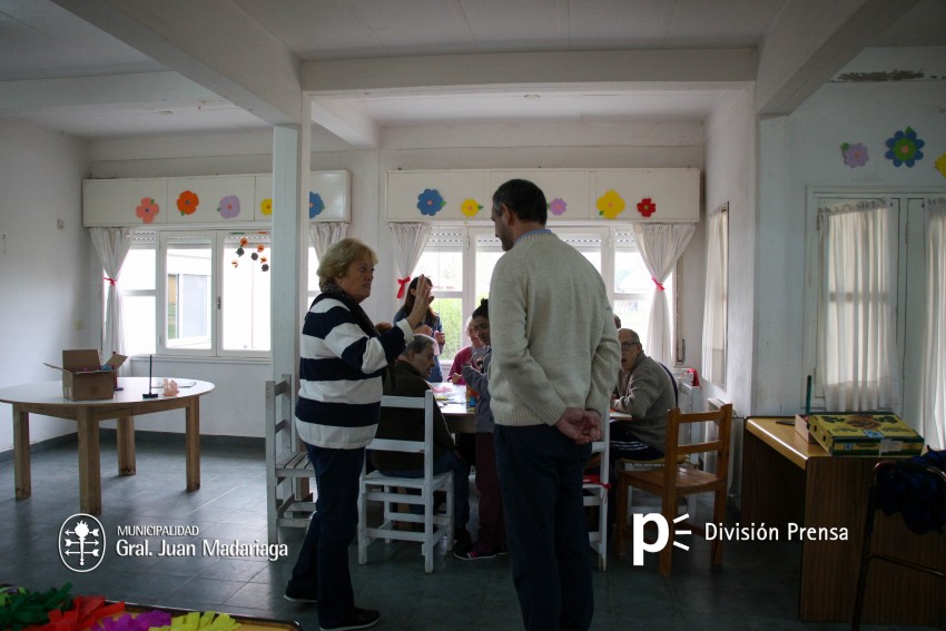 Santoro entreg mobiliario a FAE