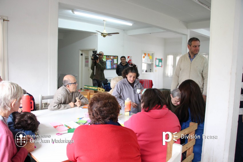 Santoro entreg mobiliario a FAE