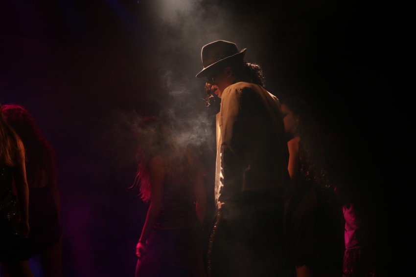 Msica, baile y canto en el tributo a Michael Jackson