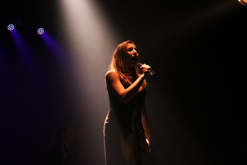 Msica, baile y canto en el tributo a Michael Jackson