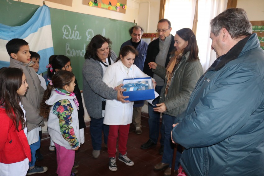 La Escuela del paraje El Cardalito recibi una nueva bandera de cer