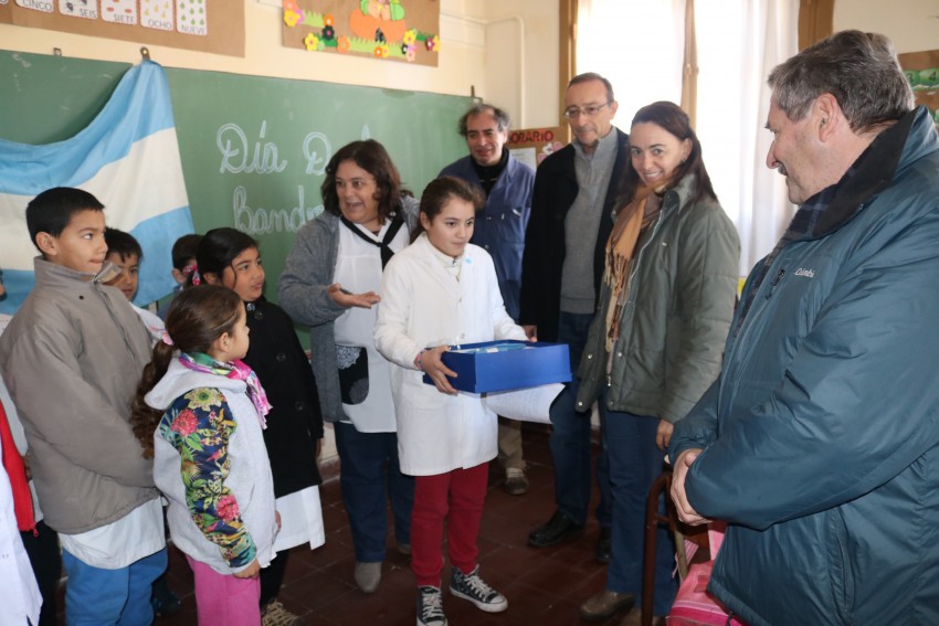La Escuela del paraje El Cardalito recibi una nueva bandera de cer