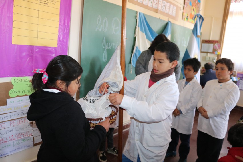 La Escuela del paraje El Cardalito recibi una nueva bandera de cer