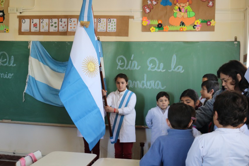 La Escuela del paraje El Cardalito recibi una nueva bandera de cer