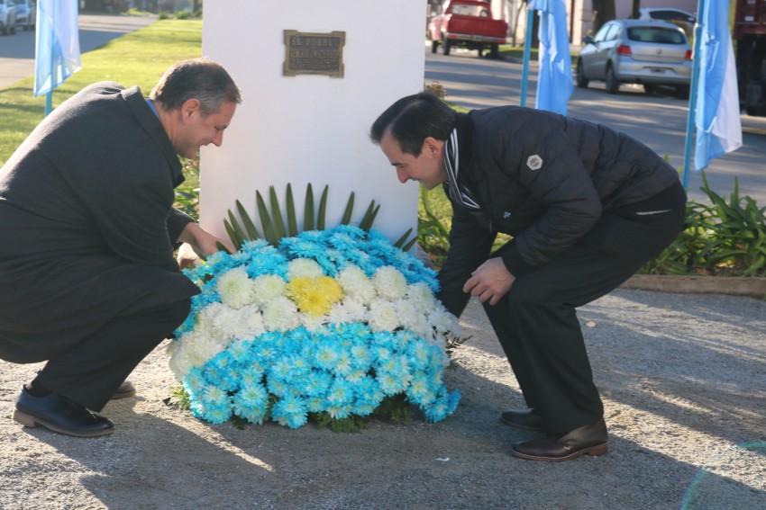 Cientos de alumnos prometieron lealtad a la bandera