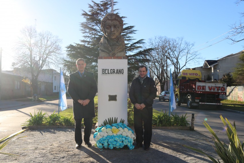 Cientos de alumnos prometieron lealtad a la bandera