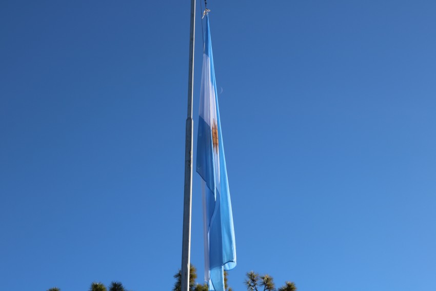 Cientos de alumnos prometieron lealtad a la bandera