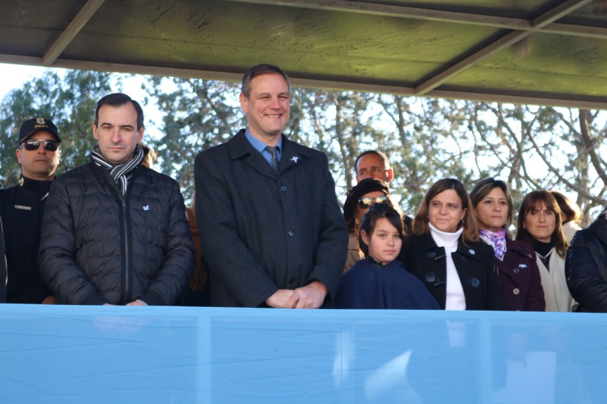 Cientos de alumnos prometieron lealtad a la bandera