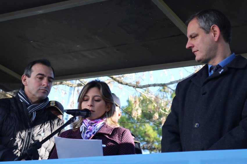 Cientos de alumnos prometieron lealtad a la bandera