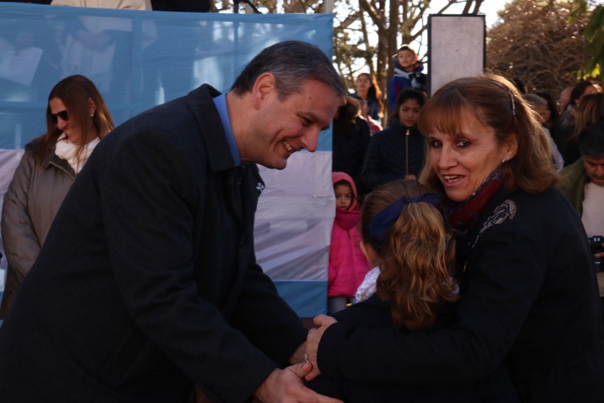 Cientos de alumnos prometieron lealtad a la bandera