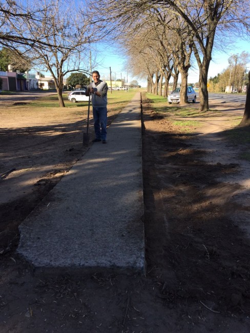 Iniciaron los trabajos para rehacer las veredas de acceso a la ciudad