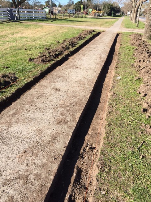 Iniciaron los trabajos para rehacer las veredas de acceso a la ciudad