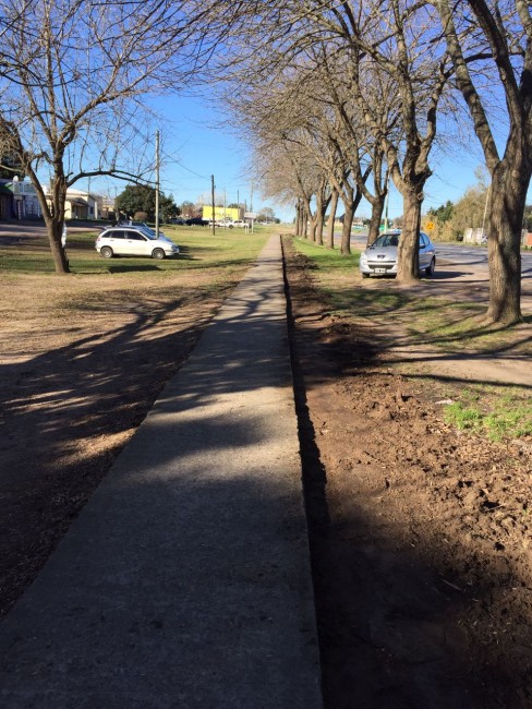 Iniciaron los trabajos para rehacer las veredas de acceso a la ciudad
