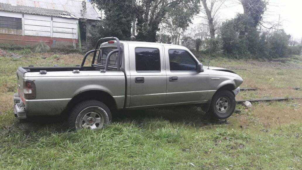 Perdi el control de su camioneta y choc contra un cambio de va