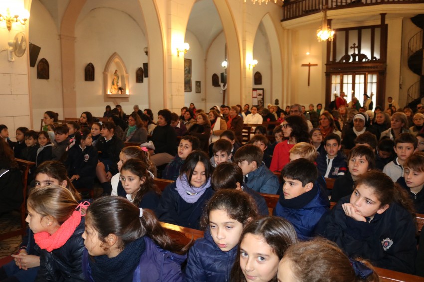 Fiestas patronales con msica y entretenimiento en el Saln Parroquial