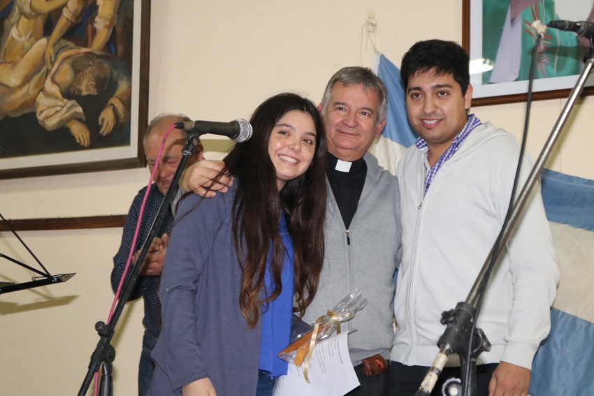 Fiestas patronales con msica y entretenimiento en el Saln Parroquial